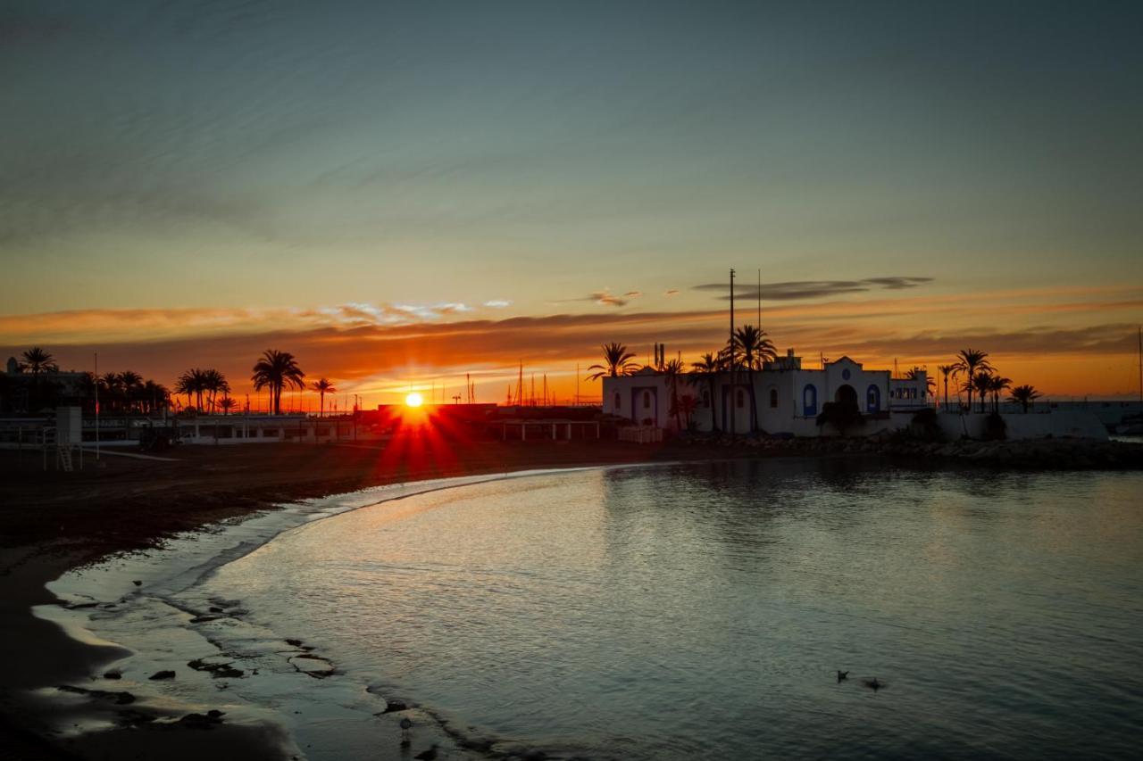 Marbella Banus Suites - Marbella Beach Front Suite Apartment Екстер'єр фото